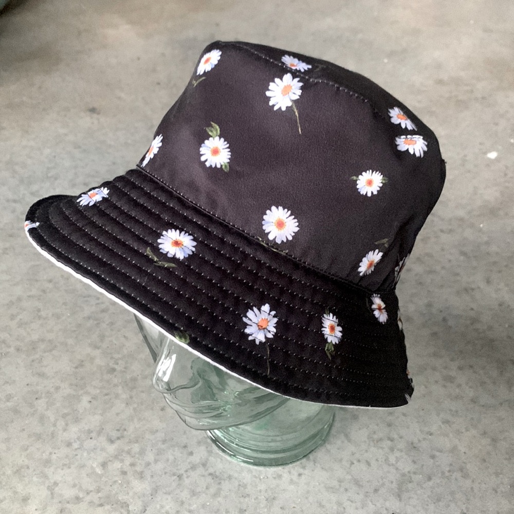 Bucket Hat w/ Falling Daisy Print